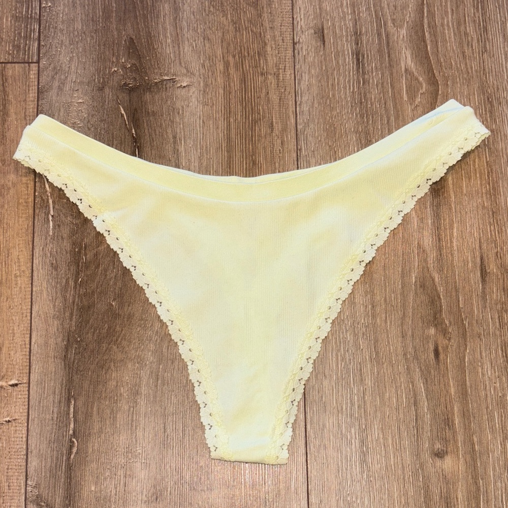 PINK Victoria’s Secret Thong Panty